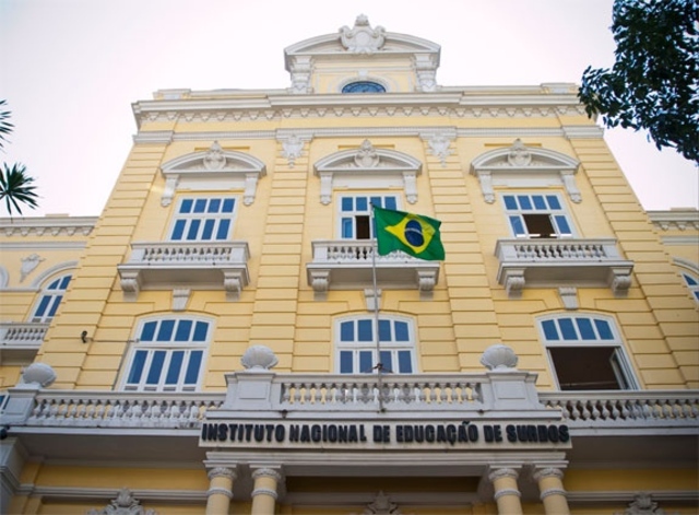 Primeira Escola de Surdos no Brasil 1857 (INES) - Academia de Libras